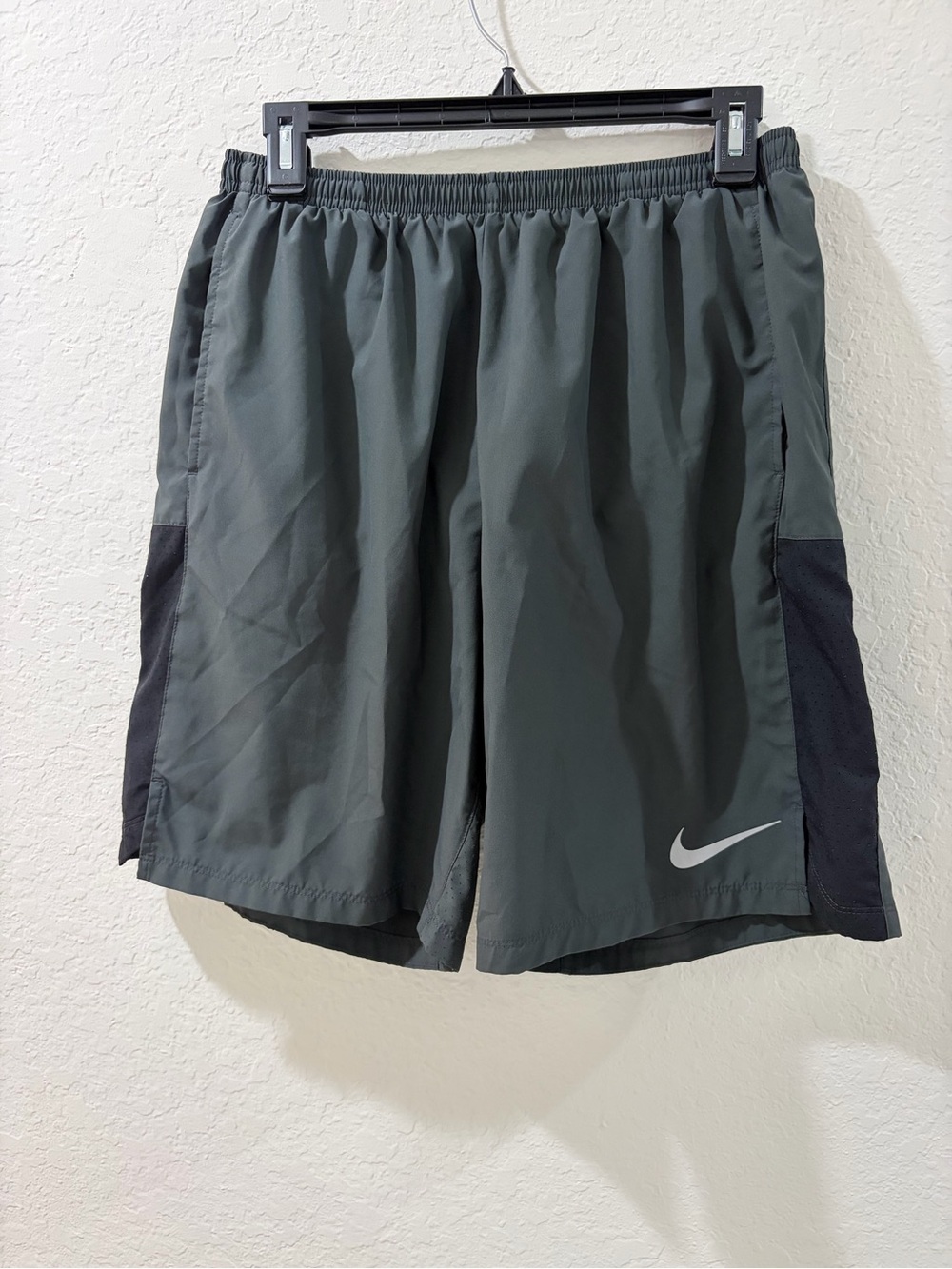 Nike Men’s Charcoal Gray Athletic Shorts with Black Panels
